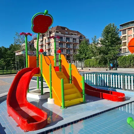 Tarsis Club & Aquapark מלון 4*