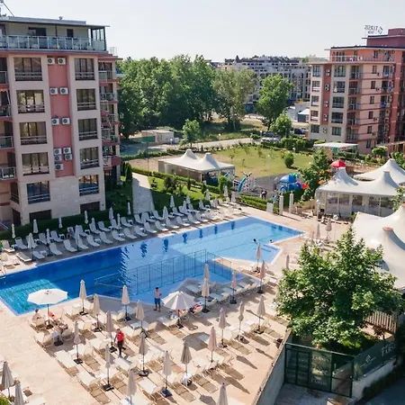 מלון Tarsis Club & Aquapark 4*