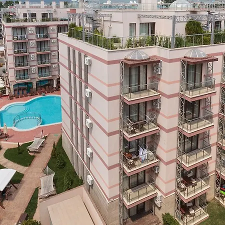 Tarsis Club & Aquapark Aparthotel 4*