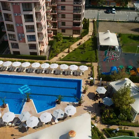 Tarsis Club & Aquapark מלון